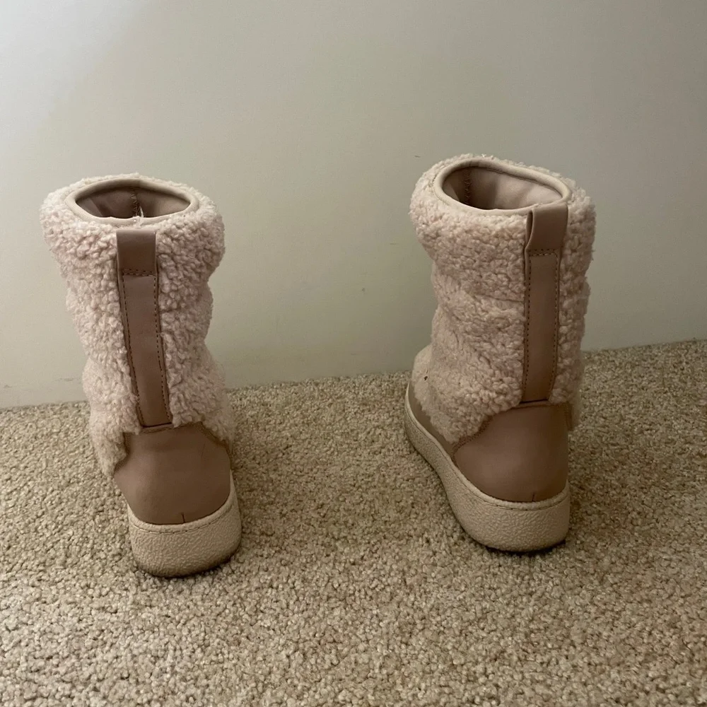 Target Sherpa Puffer Winter Boots - Cream/Tan - Size 6.5
